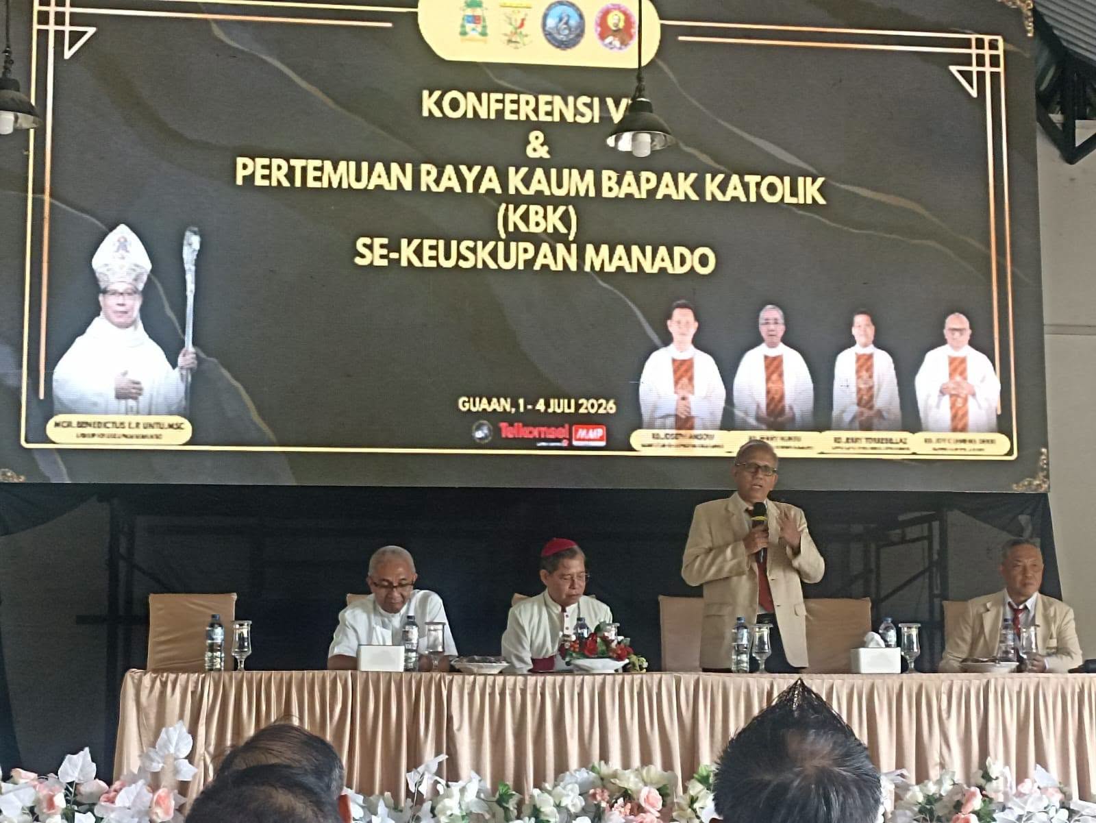 Foto kegiatan Misa pembukaan Konferensi dan Pertemuan Raya KBK Keuskupan Manado yang diikuti oleh Ketua KBK dan Sekretaris KBK Paroki Kaiwatu hari ini, Rabu, 1 Juli 2026.