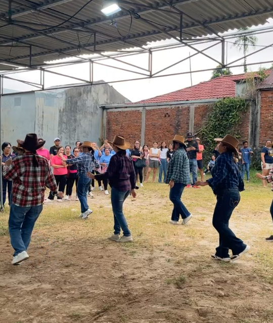 Foto kegiatan Lomba Line Dance Dalam Rangka Pesta Pelindung Paroki Santa Veronika Dari Binasko.